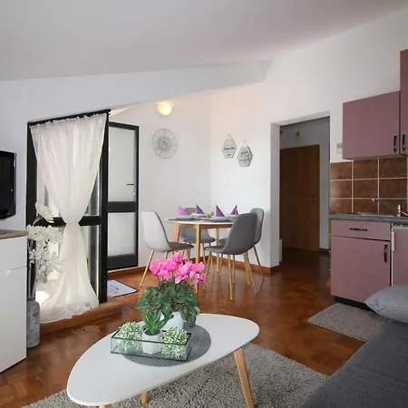 Vista Apartment *
