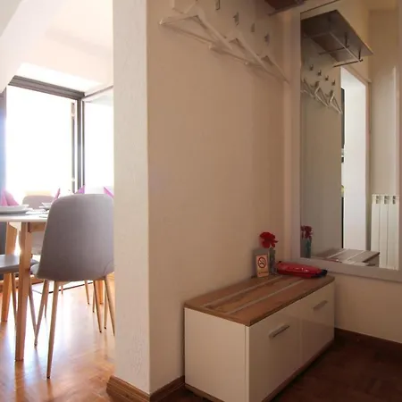 Vista Apartment *